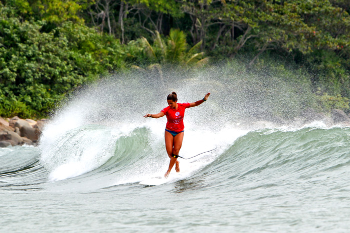 A carioca Chloé Calmon vai disputar as semifinais do Mundial de Longboard da World Surf League pelo segundo ano consecutivo na China.