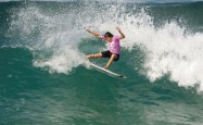 O mar baixou na Barra da Tijuca, mas a vala de direitas funcionou com perfeição para a largada da principal atração do Verão Sem Fim no Rio de Janeiro. A...