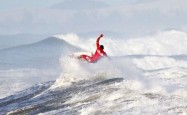 WQS – SuperSurf  – Imbituba (SC) Adriano de Souza, o atual líder do WT , foi eliminado na estreia do WQS seis estrelas, em Imbituba (SC), nesta terça-feira. Mineirinho ficou na...