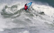 Em ondas de mais de 2m, Miguel Pupo, Gabriel Medina, Raoni Monteiro, Hizunomê Bettero e Ricardinho dos Santos avançam entre os 12 melhores na Praia da Vila. PROGRAMAÇÃO DO DOMINGO...