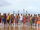 Os competidores do Petrobras Longboard Classic deixaram a disputa de lado por um momento e se uniram para homenagear Olimpio Batista, o Olimpinho, falecido em 2006. Baiano de Amaralina, Olimpinho...