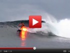 Hot surf pelas Ilhas Mentawai O surfista Bruce Irons resolveu inovar e em uma sessão de free surf pelas Ilhas Mentawai, na Indonésia, em junho, ele resolveu colocar um sinalizador na rabeta da sua prancha. Bruce...