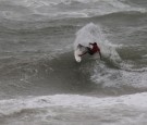 Bino Lopes vence Billabong Surf Eco Festival Com notas 9 e 7 nas primeiras ondas que surfou na bateria final, o baiano Bino Lopes, 23 anos, faturou o título do Billabong Surf Eco Festival em casa, na...