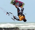 KITE TOUR – Um show de radicalidade no canto esquerdo da Praia do Pontal Competição que foi interrompida por condições de mar e vento desfavoráveis, recomeça neste domingo (10/09) seguida por disputas no Freestyle e Regata Neste sábado (10/09), o dia de competições da...