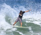 Surfista de Ubatuba, ainda amador, busca experiência e bom resultado na disputa que ocorre sábado e domingo, no Guarujá Sâo Paulo (SP) – Gabriel Adisaka está entre os 96 inscritos...