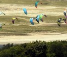Verdadeiro show das pipas coloridas no KITE TOUR 2011 Neste domingo (11/09), último dia de competição da segunda etapa do KITE TOUR 2011, em Barra do Cunhaú (RN), foram realizadas as finais das três categorias. Durante todo o dia...