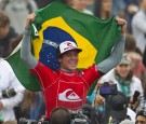 Paulista passou fácil por Kelly Slater e Taylor Knox antes da vitória sobre Julian Wilson na sua segunda etapa na elite do ASP World Tour O paulista Gabriel Medina com...