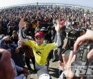 Agora sim, Kelly Slater pode comemorar ! Aleluia “podemos comemorar “. Essa frase acredito eu, que foi a mais pronunciada nos bastidores da ASP ( Associação de Surf Profissional ), depois do mico cometido pelos organizadores tendo que admitir...