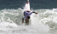 A praia da Joaquina recebeu mais um dia de disputas pelo título brasileiro de surf O Brasil Surf Pro teve mais uma etapa de pegar fogo nesta quinta-feira (15/11) A praia da Joaquina recebeu na tarde desta quinta-feira, mais um dia de disputas pelo título...