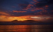 Evento “Floripa Tem” agita a Ilha da Magia Nos dias 27, 28 e 29 de janeiro, a Praia do Riozinho recebe as melhores atletas do mundo para as disputas do Floripa Tem. O evento contará com as melhores atletas do mundo em uma das melhores ondas do litoral brasileiro.