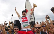 Adriano de Souza realizou a grande final com Taj Burrow e ficou em segundo lugar no Quiksilver Pro Gold Coast. Mineiro passou por Owen Wright e Josh Kerr, nas quartas...