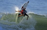 Taj Burrow largou na frente do ASP World Title Race 2012 Dez brasileiros e um chileno já estão na rodada dos 48 melhores do Burton Toyota Pro na Austrália. Krystian Kymerson passou atrás de Taj Burrow na bateria que abriu a...