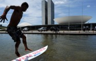 ECO SURF – A reforma do Código Florestal voltou a agitar Brasília O Congresso Nacional teve nessa última semana algumas cenas no mínimo muito inusitadas. Tudo se deu devido ao protesto realizado contra a votação do novo Código Florestal que reuniu, na manhã da...