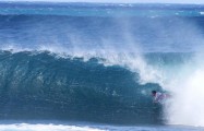 O Baiano Uri Valadão aproveitou sua passagem pelo Hawaii para renovar forças Baiano voador aproveitou período no paraíso das ondas para treinar bastante visando temporada 2012 Após um bom início de temporada, posicionando-se entre os top-10 do circuito mundial, o baiano Uri...