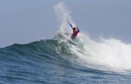 Adriano de Souza passou direto para a terceira fase no segundo desafio do ASP World Title Race 2012 iniciado na terça-feira em Bells Beach, na Austrália O Rip Curl Pro...