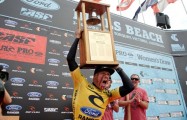 Fanning derrota Slater na final do Rip Curl Pro Bells O australiano Mick Fanning, 30 anos, voltou a badalar o sino da vitória no Rip Curl Pro na decisão contra o onze vezes campeão mundial Kelly Slater, 40, em Bells...
