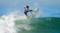 O paulista Gabriel Medina é o Brasil nas quartas de final do Nike Lowers Pro na Califórnia. Ele venceu um duelo difícil contra Brett Simpson por 17,96 x 17,43 pontos...