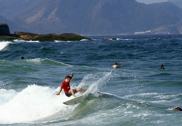 Luca_Nolasco_Foto_Pedro_Mon niteroiense Luca Nolasco foi o destaque com os dois maiores somatórios do primeiro dia de disputa na terceira etapa do Estadual de Surf Sub 14