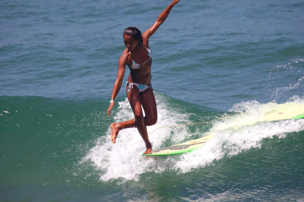mulheres-surfando-foto-surf-1