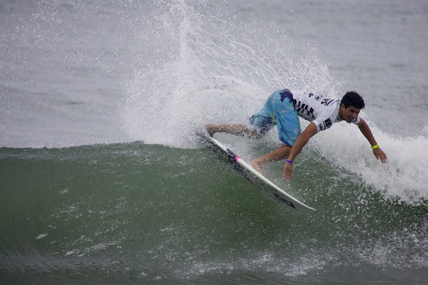 Italo Ferreira se destacando no primeiro dia em Virginia Beach (Foto: Divulgação ASP North America)