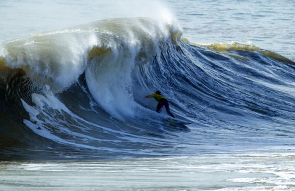 Gabriel Medina não conseguiu achar boas ondas nas difíceis condições do mar no domingo em Supertubos