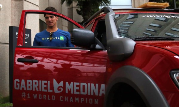 coletiva de imprensa com Gabriel Medina foto surf