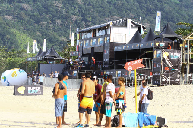 Praia de Maresias é um dos principais palcos do surfe brasileiro, rola altas ondas
