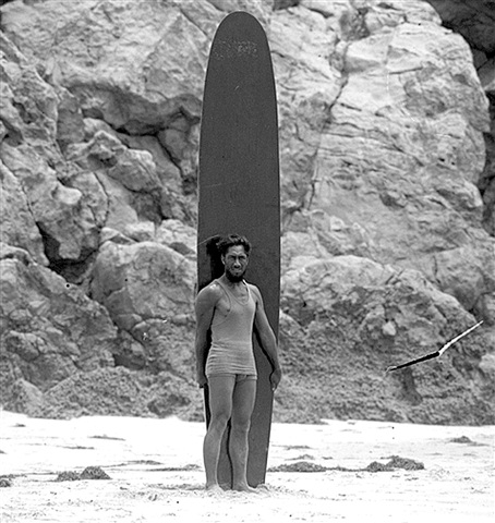 Duke Kahanamoku pai do surf moderno
