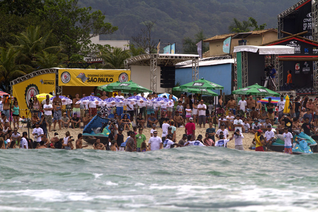 Campeonato de surf na Praia de Maresias