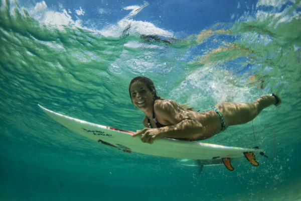 Surf Feminino - Mulheres surfando