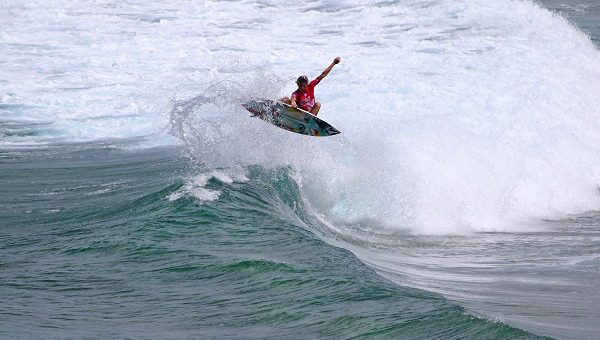 Depois de um dia parado, o World Surf League Junior Championship 2016 retornou no domingo e os brasileiros Weslley Dantas […]